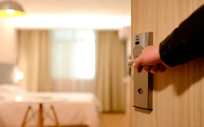 Cómo las cerraduras inteligentes mejoran la experiencia en hoteles